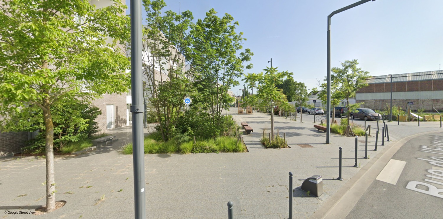 Public square with seating nooks (before)
