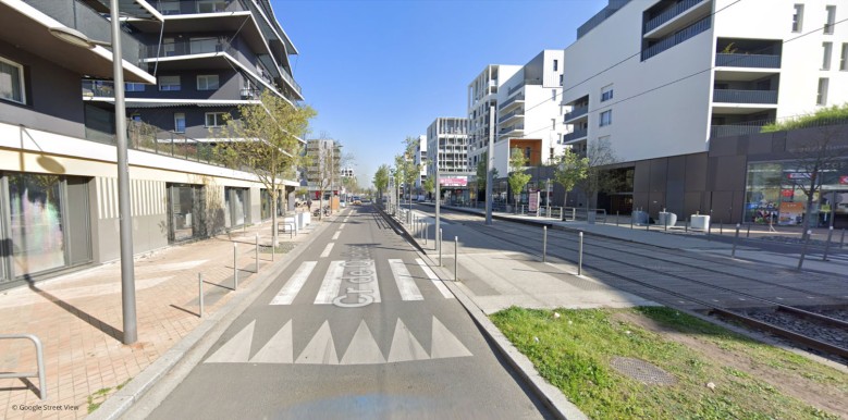 Walkable Transit Corridor with median tram line (before)