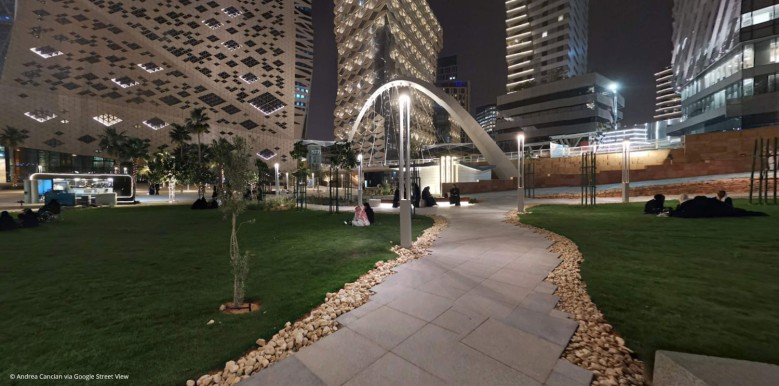 Pedestrian Plaza inspired by an oasis (before)