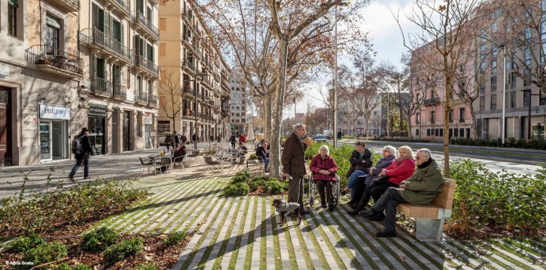 PEDESTRIAN PROMENADE WITH PREFAB PAVING (before)