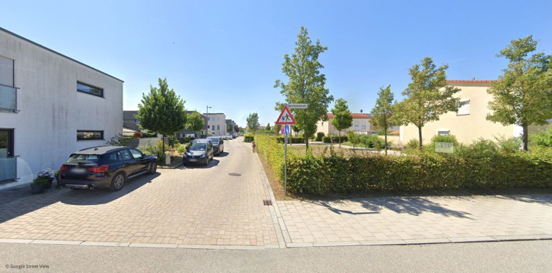 Shared residential street along a green park (before)
