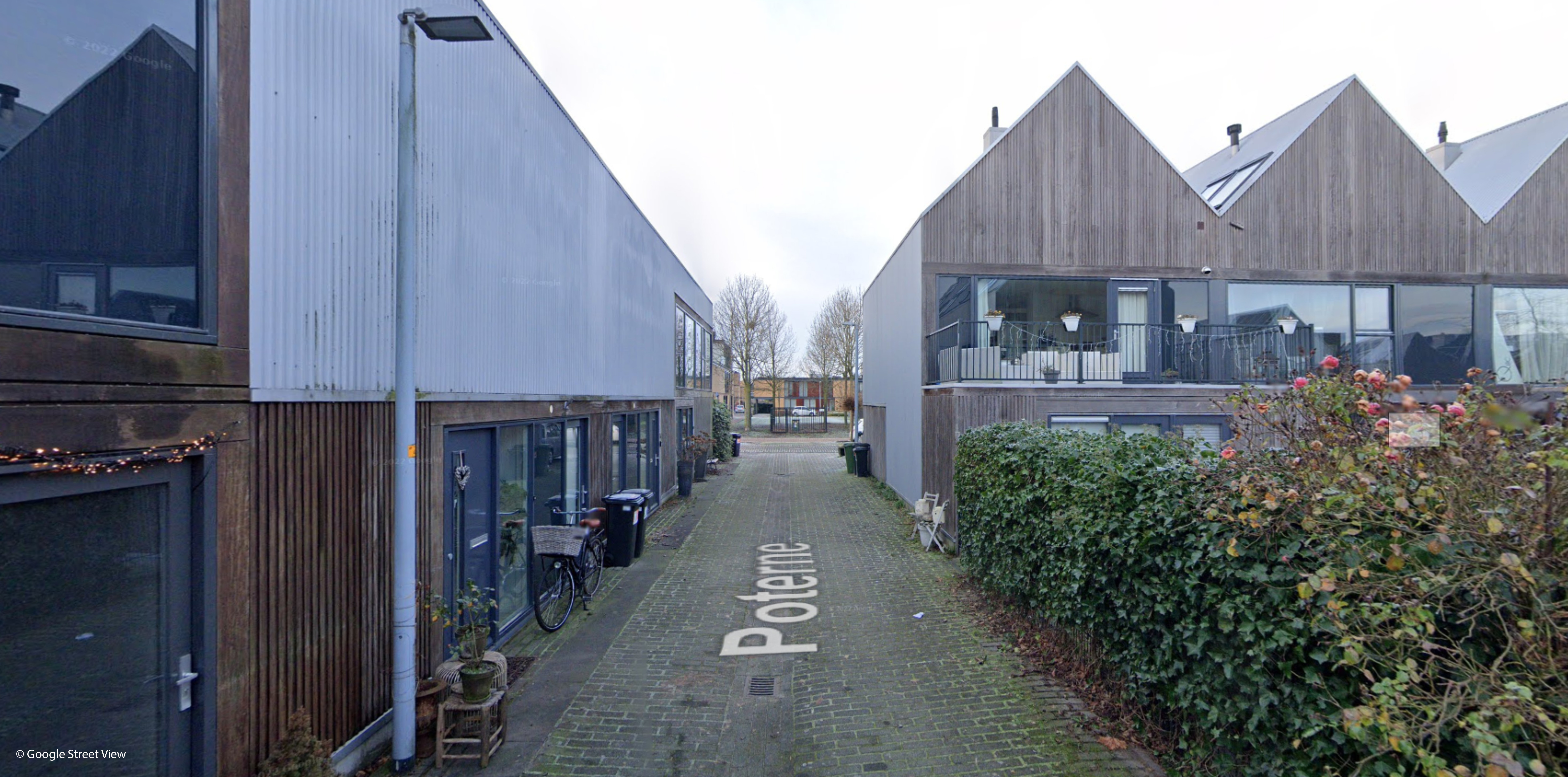 Shared Residential Alley in a high density district (before)